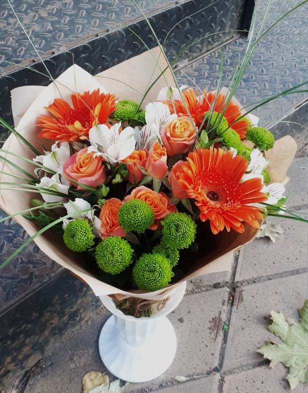 Букет цветов из: Герберы, Хризантемы, Альстромерии и Розы в Дмитриеве