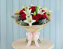 Букет цветов из:  Лилии и Розы в Дмитриеве