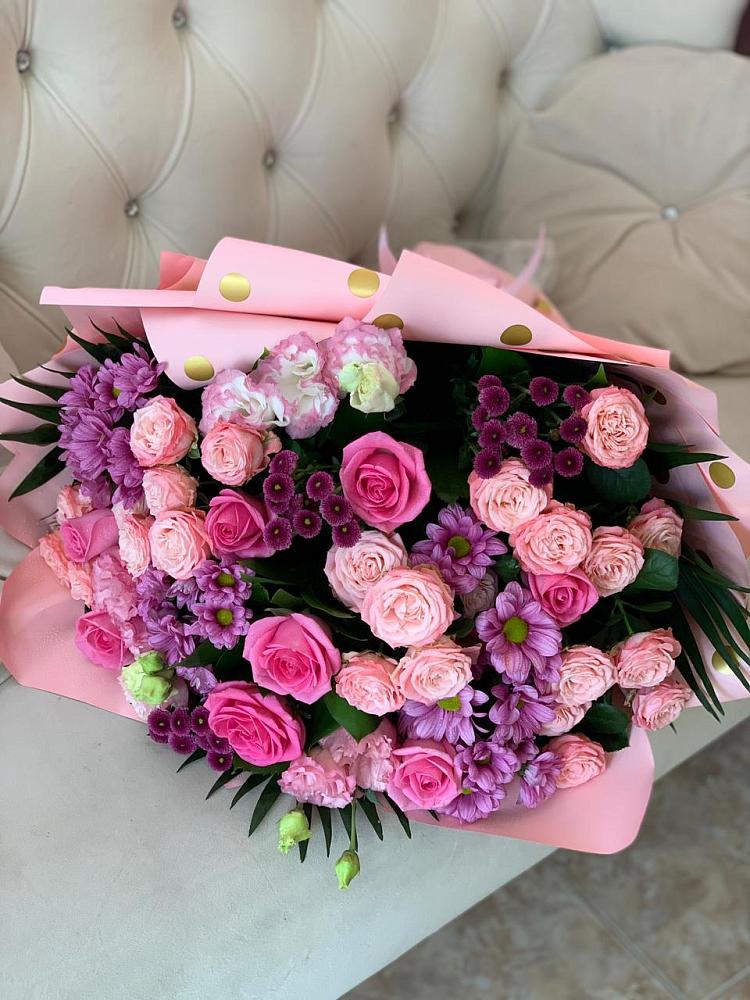 Букет цветов из: Хризантемы, Розы и Лизиантусы в Дмитриеве