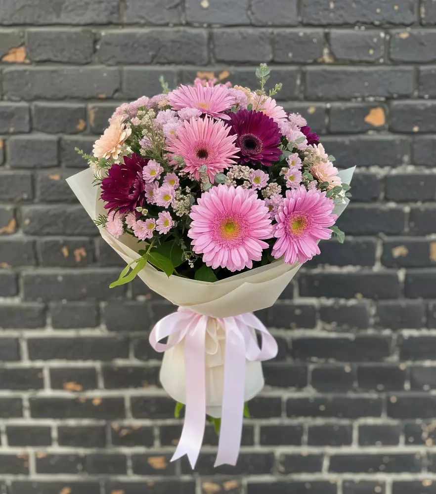 Букет цветов из: Герберы и Хризантемы в Дмитриеве