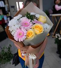 Букет цветов из:  Герберы, Розы и Хризантемы в Дмитриеве