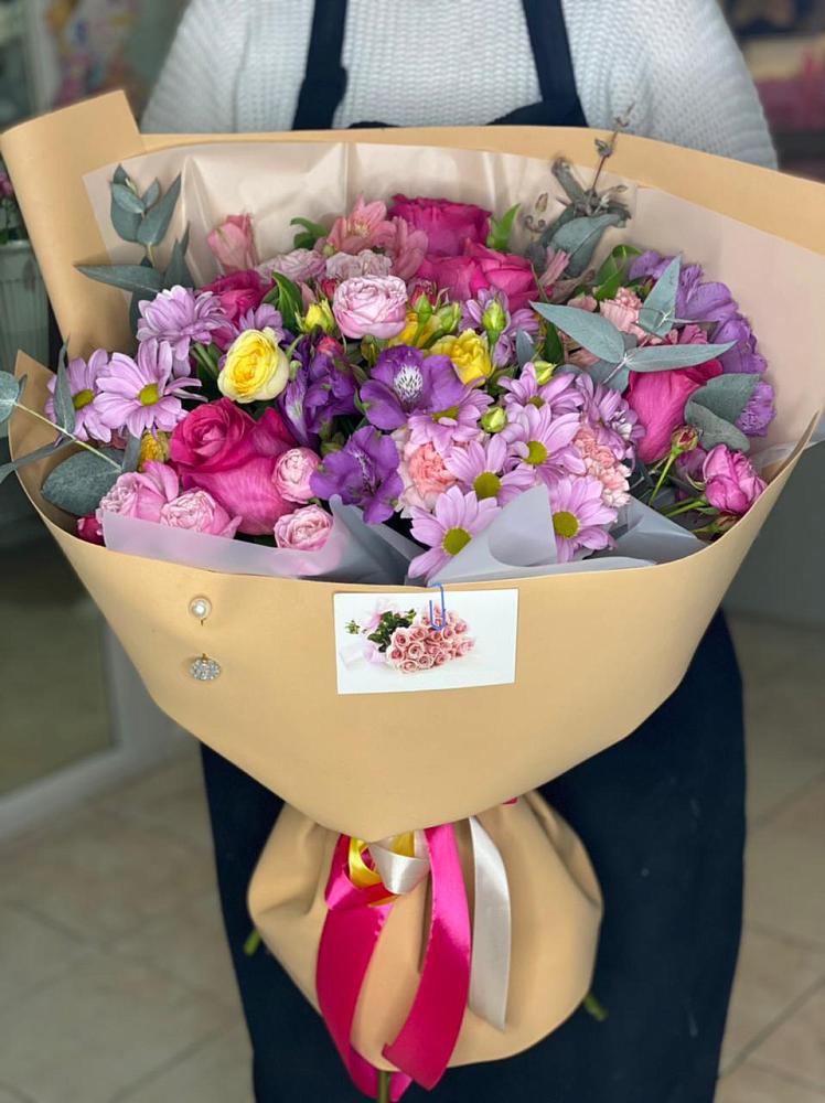 Букет цветов из: Хризантемы, Гвоздики и Альстромерии в Дмитриеве