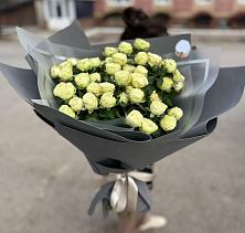 Букет Белые кустовые розы Солинеро в Дмитриеве