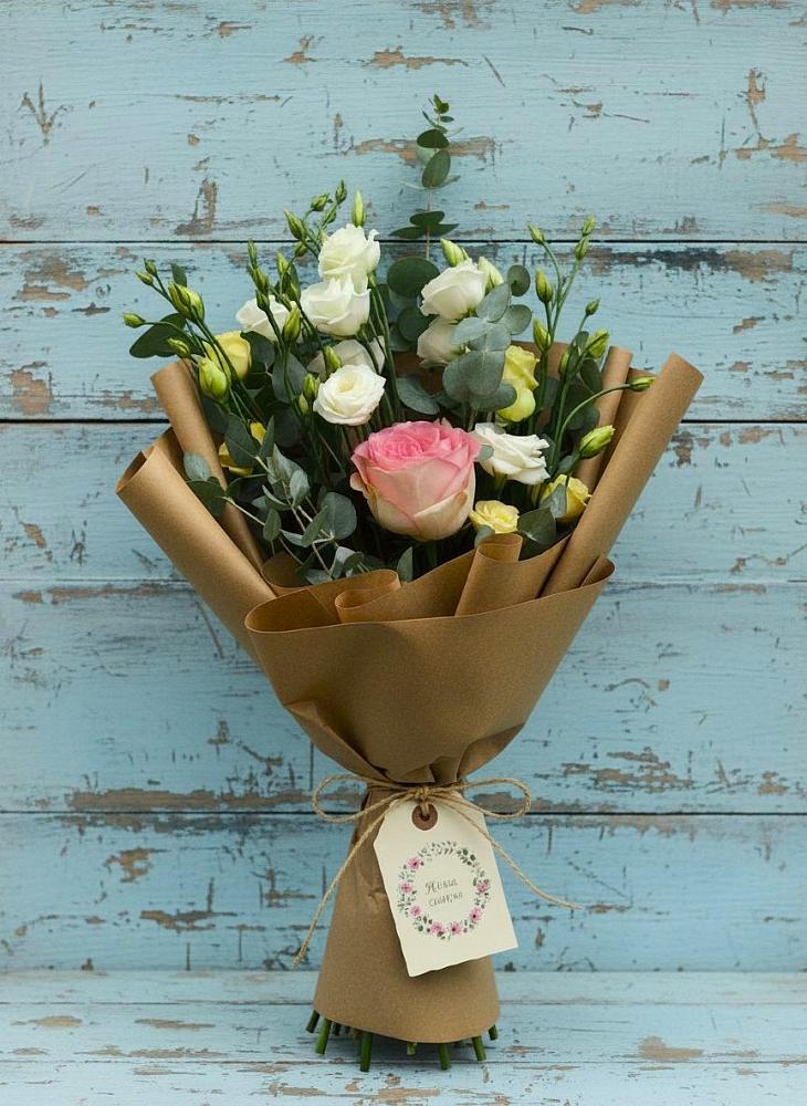 Букет цветов из: Розы и Лизиантусы в Дмитриеве