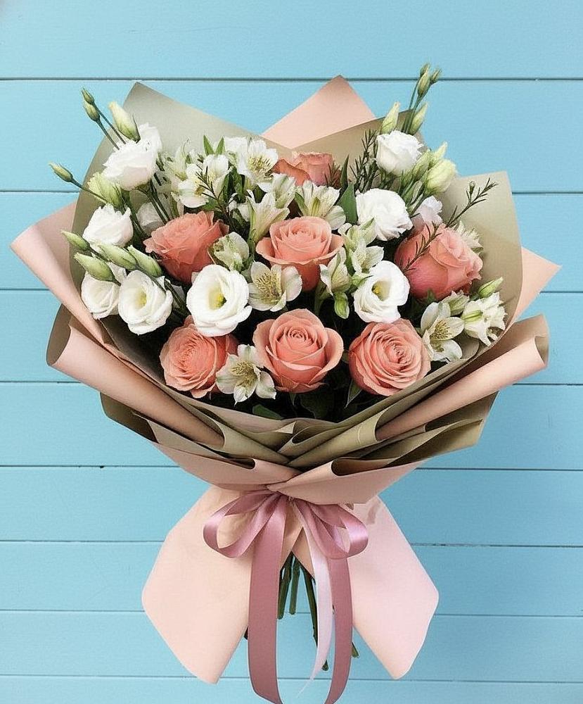 Букет цветов из: Розы, Альстромерии и Лизиантусы в Дмитриеве