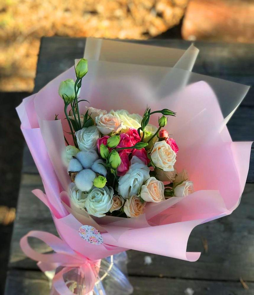 Букет цветов из: Розы и Лизиантусы в Дмитриеве