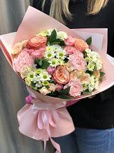 Букет нежные объятья в Дмитриеве Букет цветов из: Гвоздики, Розы и Хризантемы в Дмитриеве
