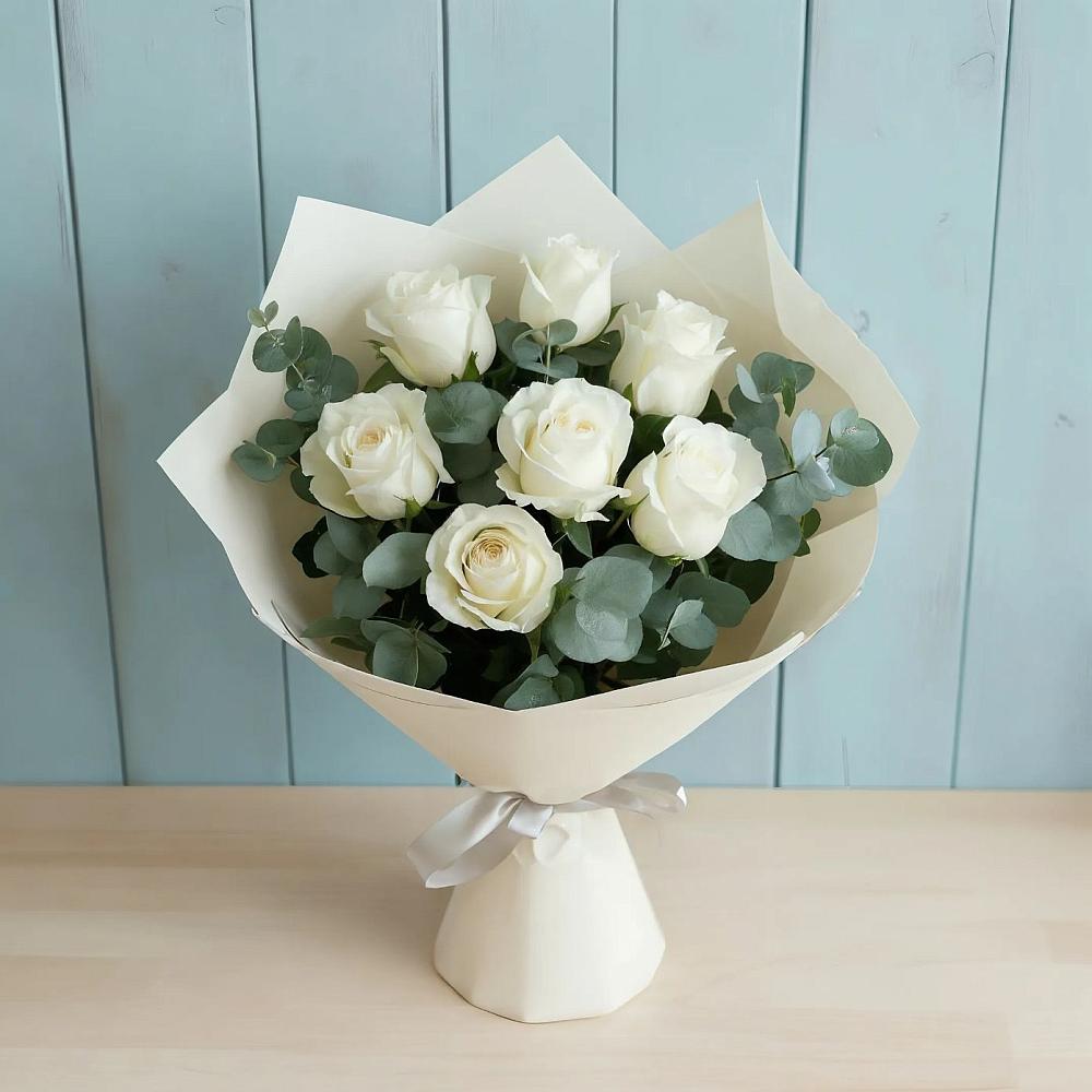 Букет Белые розы в Эвкалипте в Дмитриеве