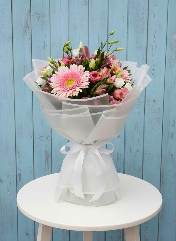 Букет цветов из: Герберы, Альстромерии и Лизиантусы в Дмитриеве