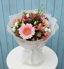 Букет цветов из:  Герберы, Альстромерии и Лизиантусы в Дмитриеве