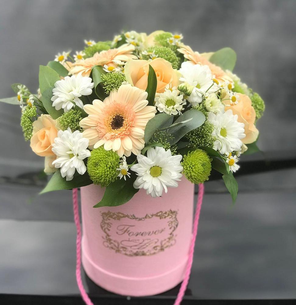 Цветочная композиция из Розы, Герберы и Хризантемы в шляпной коробке в Дмитриеве