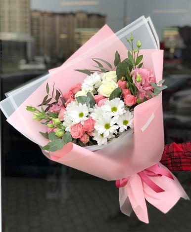 Букет цветов из: Розы, Лизиантусы и Хризантемы в Дмитриеве