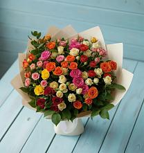 Букет Микс из разноцветных кустовых роз в Дмитриеве