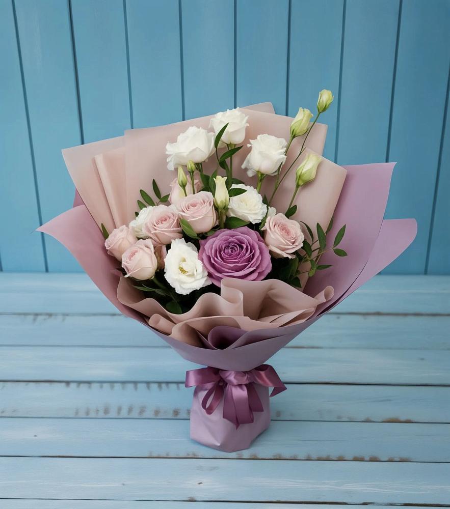 Букет цветов из: Розы и Лизиантусы в Дмитриеве